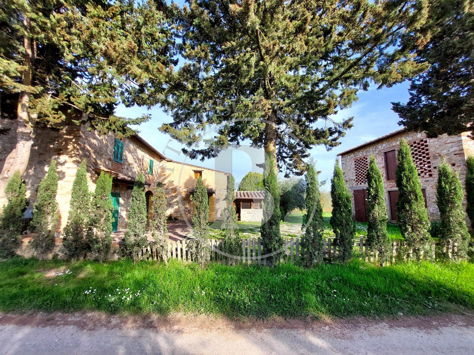 FARMHOUSE WITH BARN - San Casciano Val di Pesa (Fi)