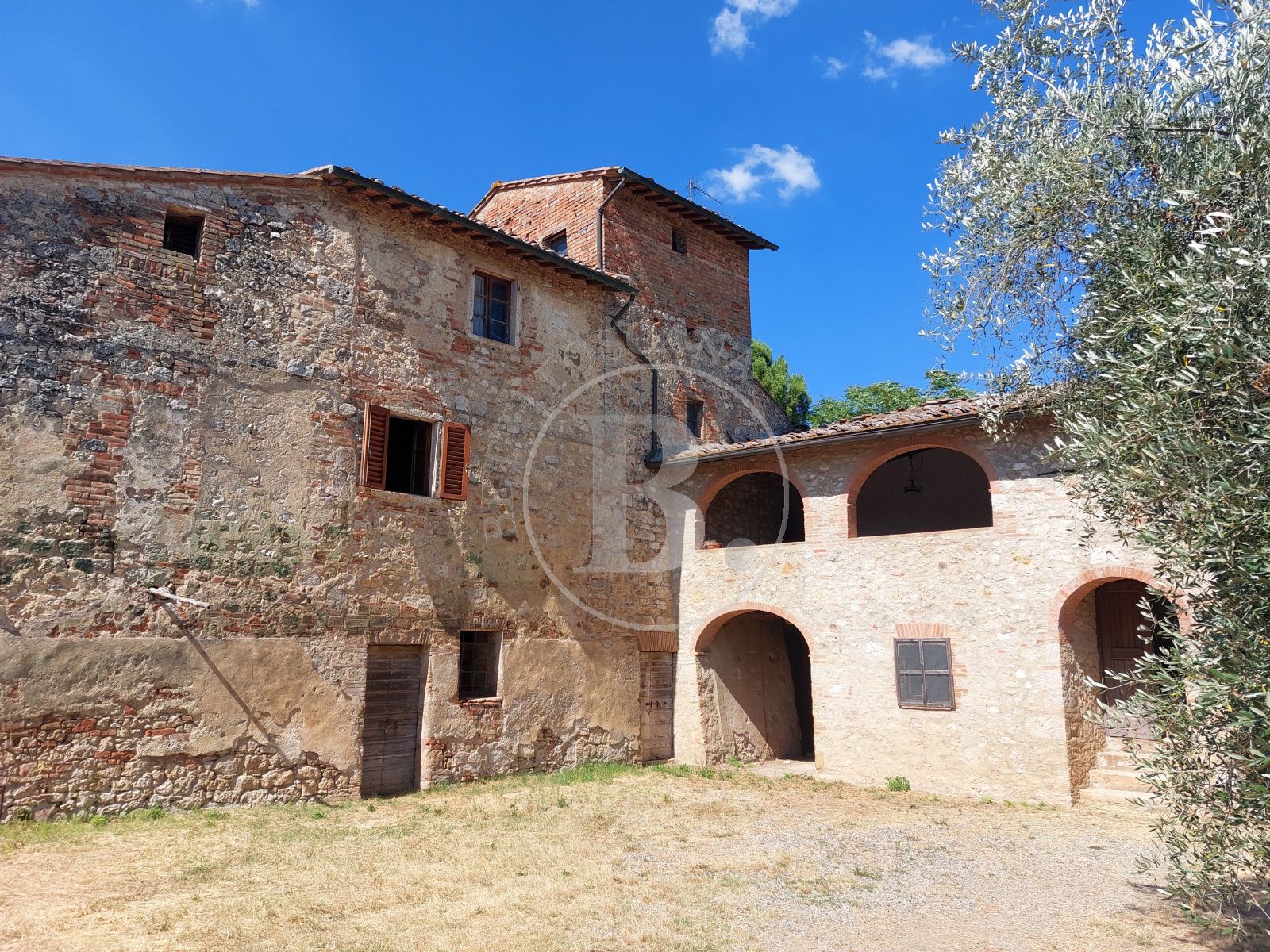 FARMHOUSE COMPLEX- Colle di Val d'Elsa (Si)