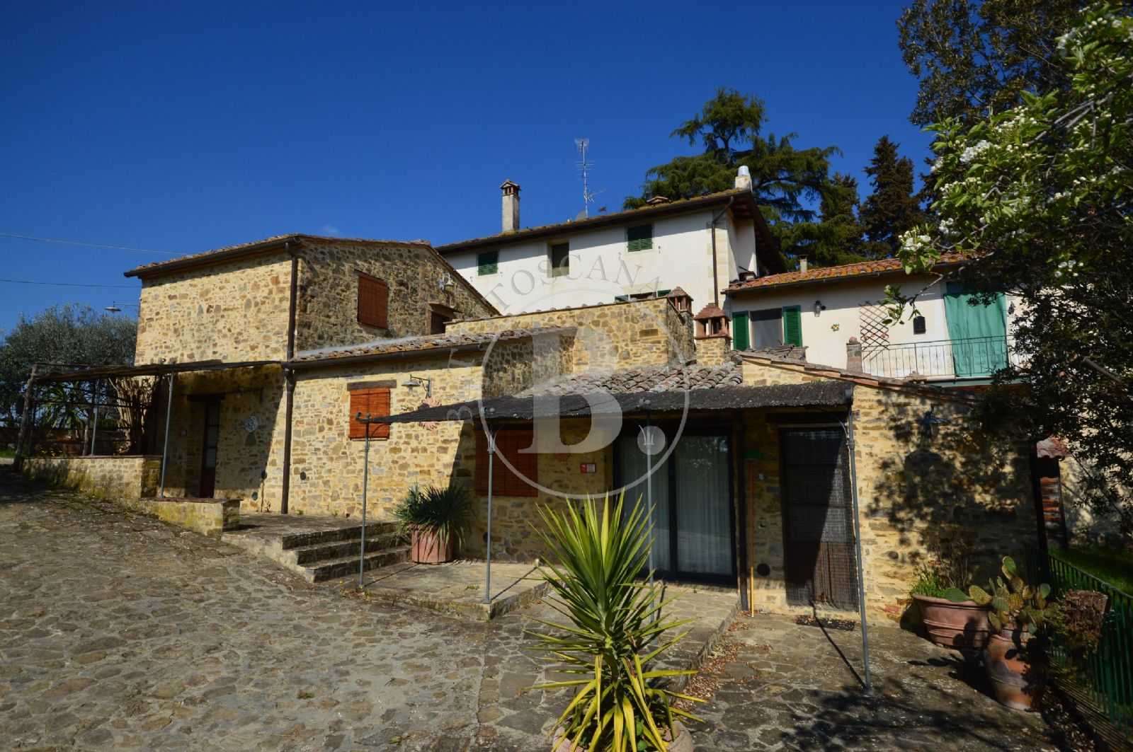 VILLA WITH RURAL BUILDINGS - Barberino Val d'Elsa (FI)